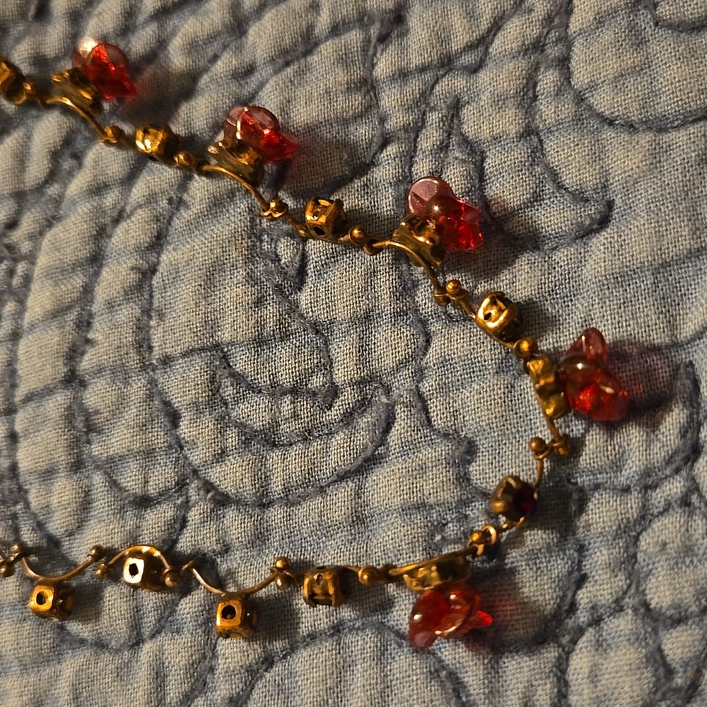 Red Envelope Flores Glass & Copper Necklace from Sandine of Satellite Jewelry - Picture 6 of 7